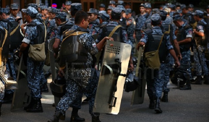 Armenia police detain dozens of youths in Yerevan’s Liberty Square - VIDEO
